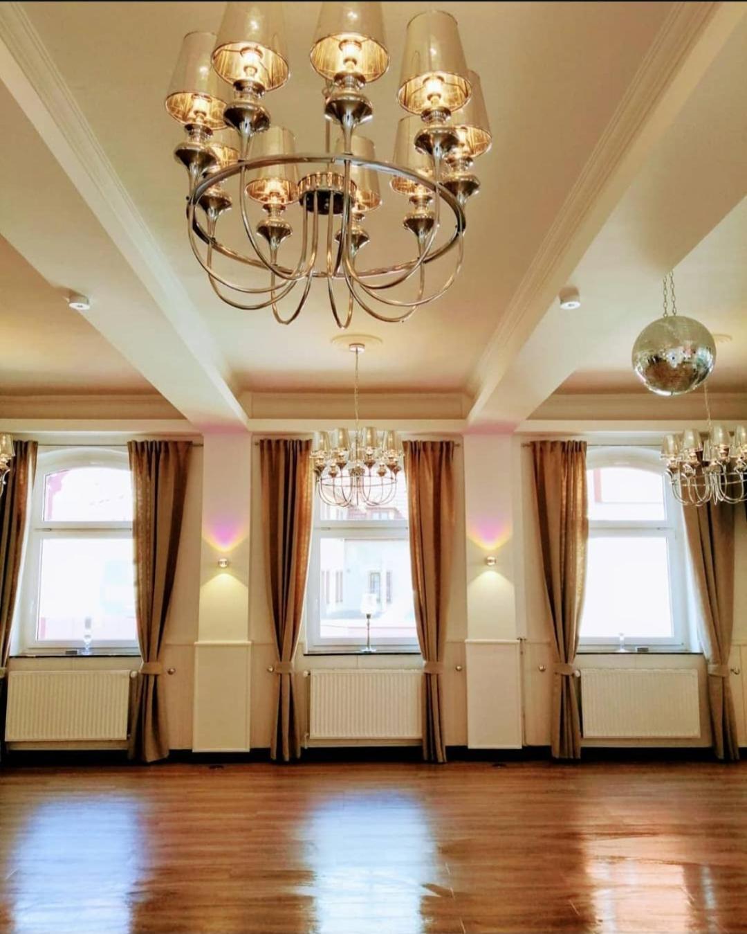 Zur Sonne "Gasthaus-Bar-Events" Poppenhausen Εξωτερικό φωτογραφία